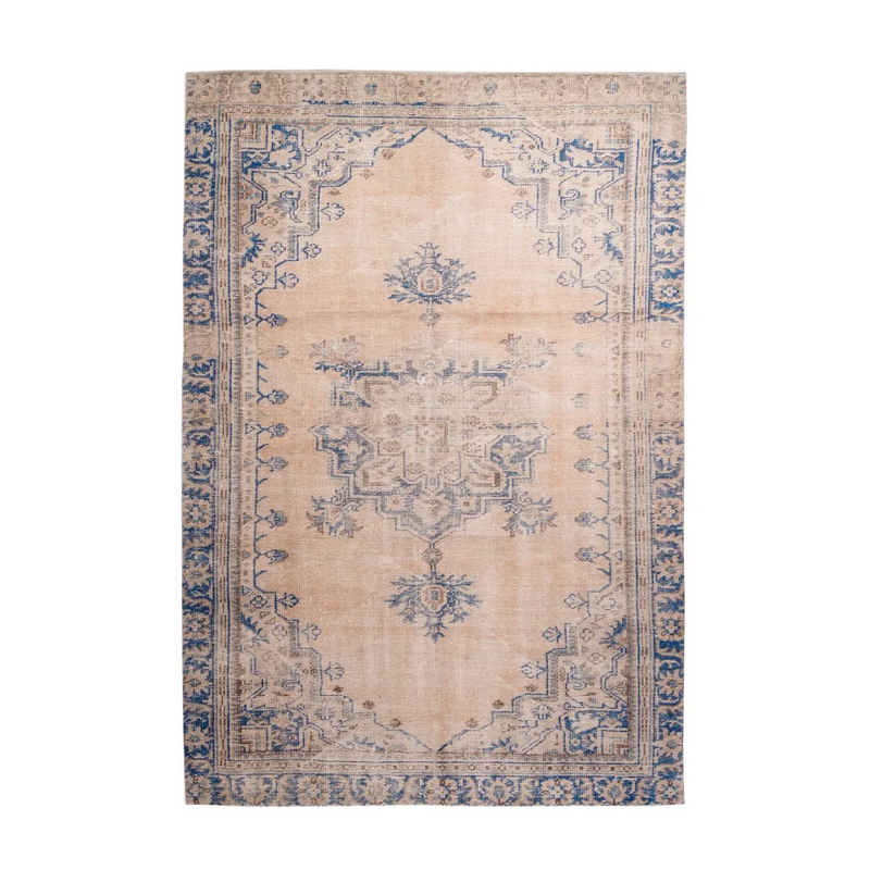 Rechteckiger Teppich im Orient-Stil in Puderrosa mit blauen Mustern