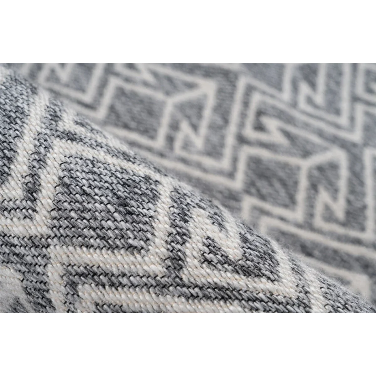 Tapis rectangulaire motif chevrons gris et crème 80x150 cm intérieur extérieur