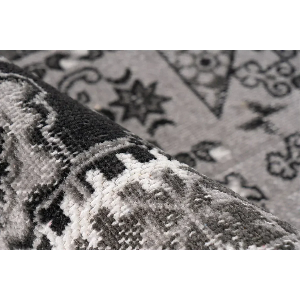 Tapis gris et noir roulé avec motif pour le produit Ariya 400 Grau 120cm x 170cm