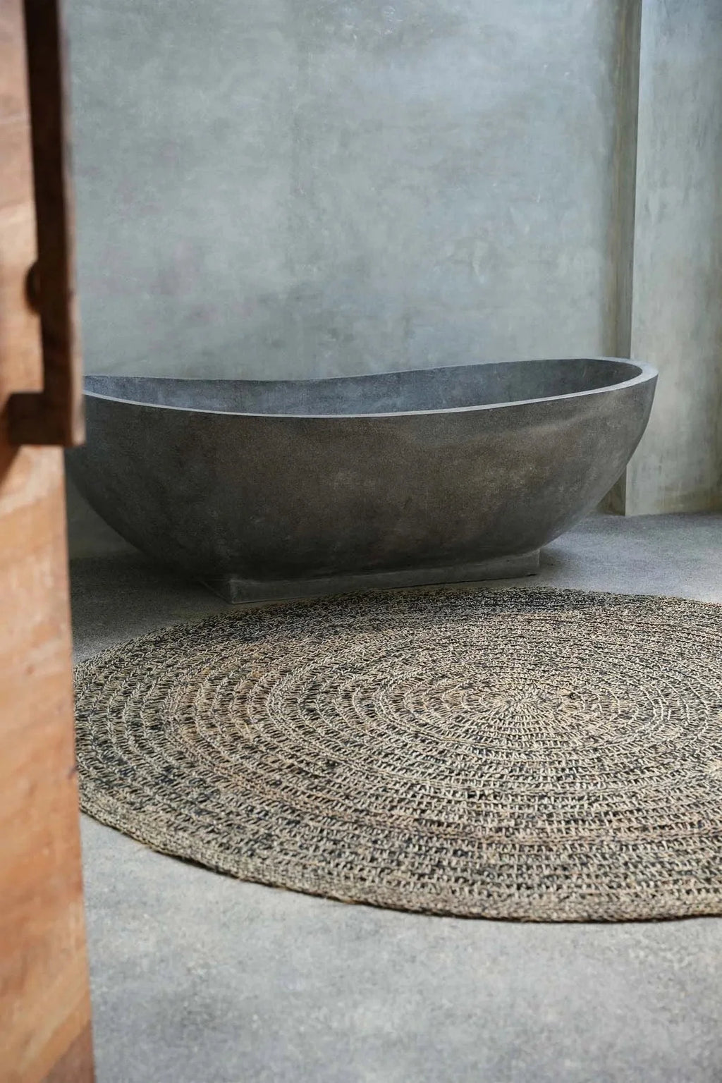 Tapis rond en herbe marine et raphia noir naturel Ø200 cm