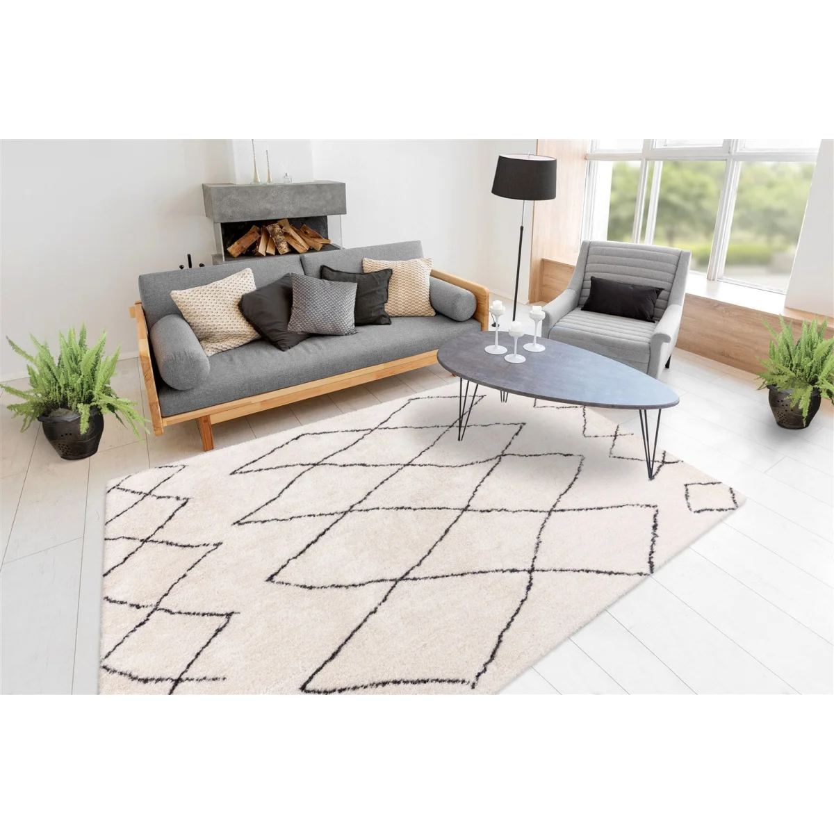 Tapis shaggy écru avec motifs losanges noirs en polyester pour décoration intérieure