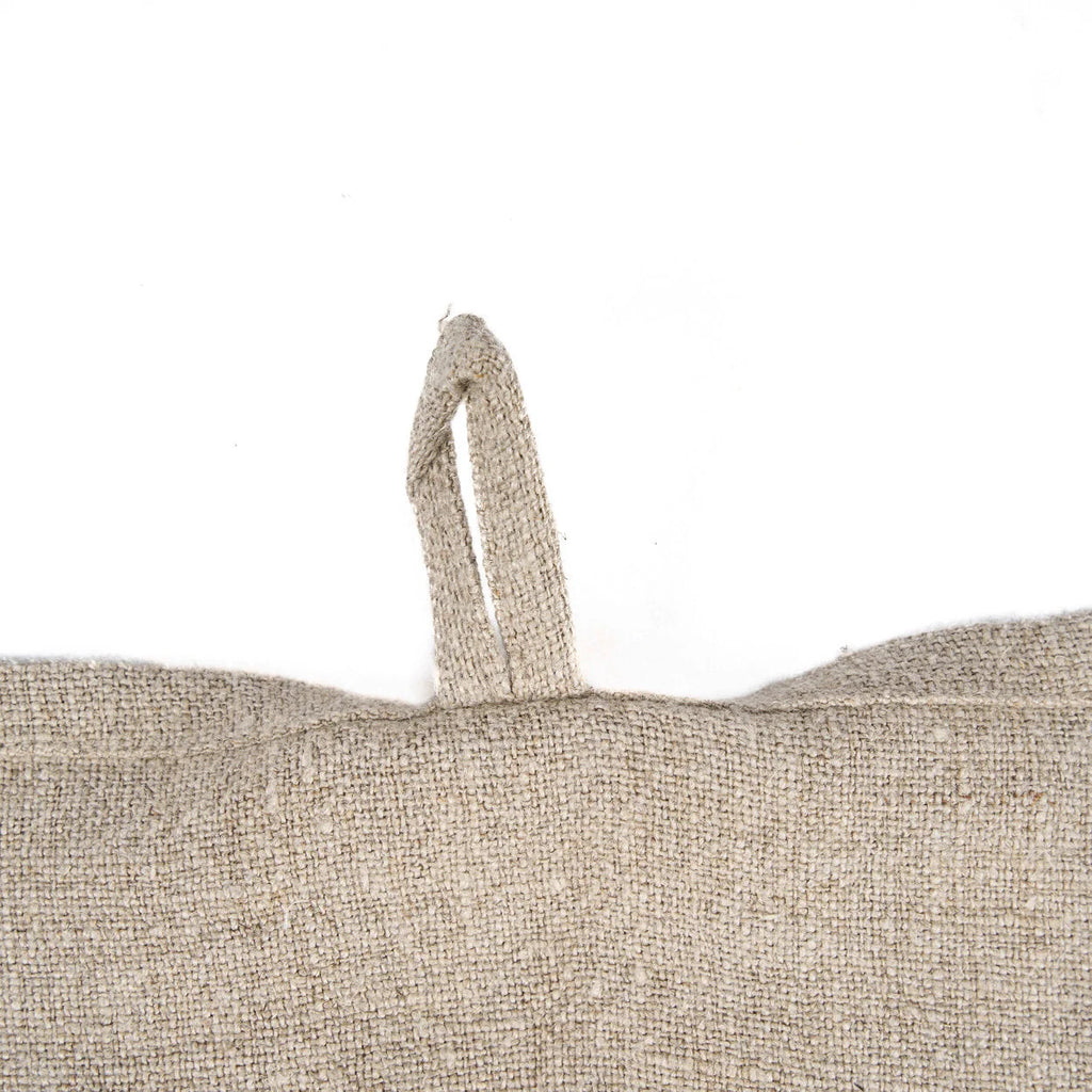Coussin en lin beige naturel motif poisson écru texturé