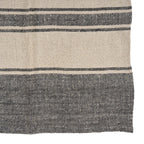 Torchon en lin naturel rayé noir et beige, motif chevron, texture laine