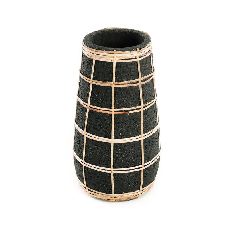 Zylindrische Vase aus Terrakotta in Schwarz mit Rattangeflecht – H26 cm