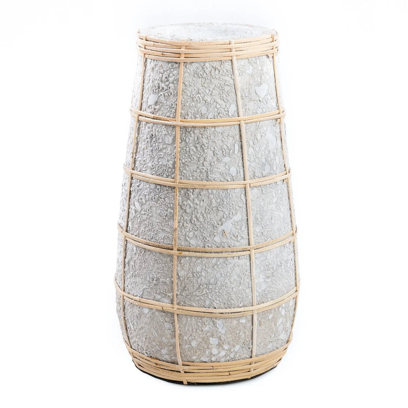 Vase aus grauer Terrakotta mit Geflecht aus Naturrattan – H31 cm